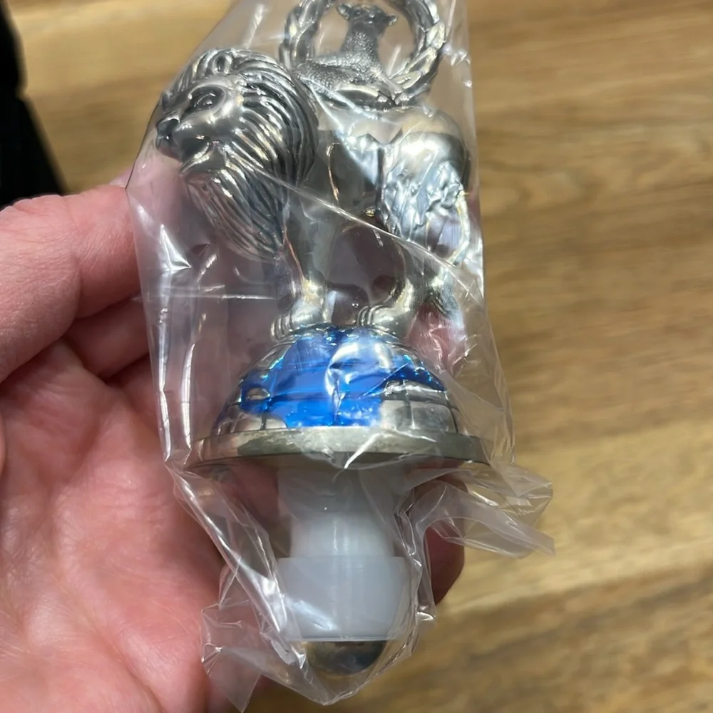 NEW Vintage Neiman Marcus Harmony on Earth Lion & Lamb Metallic Bottle Stopper